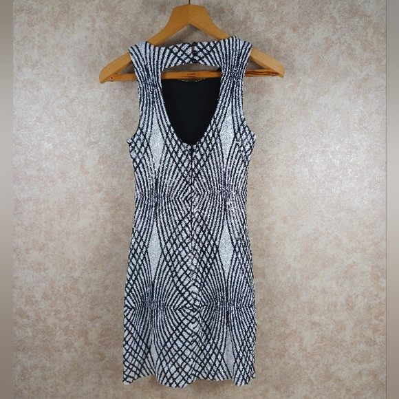 TRIXXI Sequined Dress w/ Halter Neck & Keyhole Back Size 5 - Picture 2 of 7